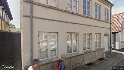 Boligudlejningsejendomme til salg i Grenaa - Foto fra Google Street View Boligudlejningsejendomme til salg i Grenaa - Foto fra Google Street View