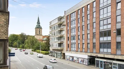 Synligt beliggende butiks-/ kontorlejemål Synligt beliggende butiks-/ kontorlejemål